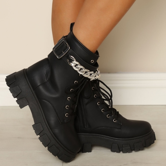 Olivia Miller Shoes - 🖤⛓NWB Black Chain Platform Boots ⛓🖤
